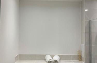 Lakeside 2 BED LUXURY APARTMENT No PARTIES No EVENTS Early Check-in Late Check- Out Allowed - Foto 18