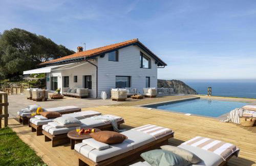 Wishome- Impresionante villa con piscina sobre un acantilado - Foto 1