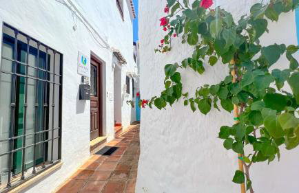 Cosy Andalusian Home with Roof Terrace in Town Centre - Photo 5