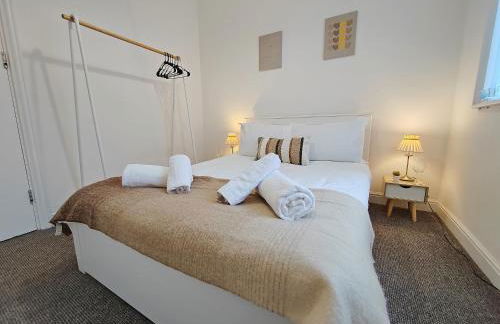 Central Manchester Modern 4 Bed House - free parking - Foto 32