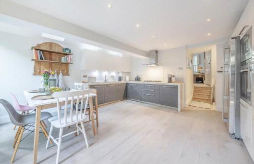 Stylish 3-floor 3bed home with garden near river - Foto 15