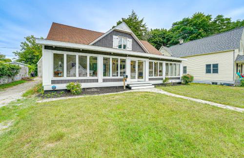 Spacious Vintage Gem with Sunroom in Manistee! - Foto 37