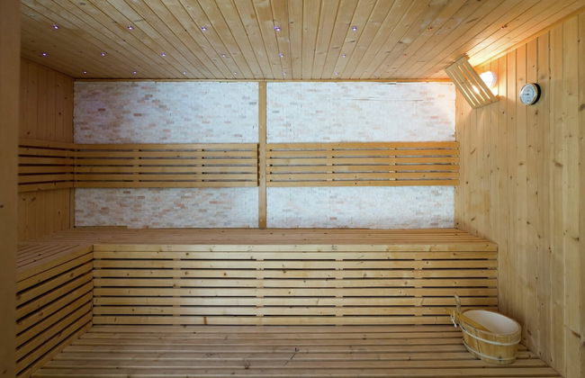 Gorgeous Holiday Home with Hot Tub, Whirlpool, Pool, Garden - Foto 15