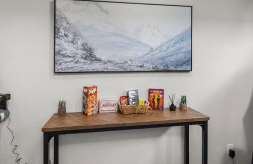 Charming Family Stay w Arcade Theatre Ski Haven Walking trails and river walk in backyard - Foto 13