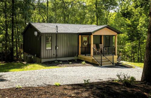 Stunning Modern Cabin with Hot-tub in Makanda, illinois - Photo 1