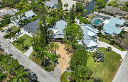 Gulf Access Waterfront Oasis with Heated Pool! Near Beach & Mercato! - Foto 8