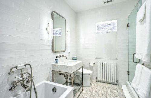 Majestic Richmond Apt with Tranquil Koi Pond! - Foto 26