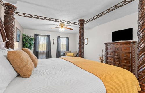 Lakefront Retreat with Deck Movie Room and Yard - Foto 31