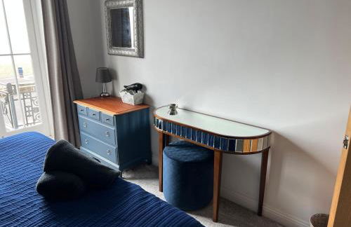 Beach from the Balcony, ensuite and private parking - Photo 43