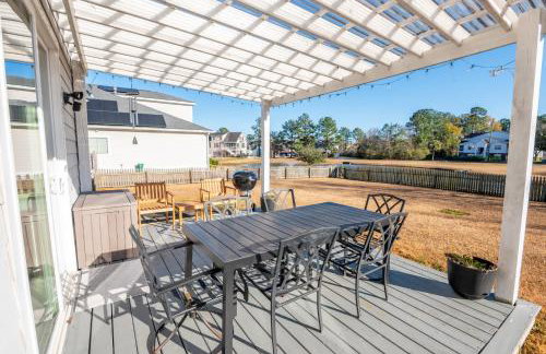 Coastal Retreat & Water Views - Minutes to CHS - Foto 41