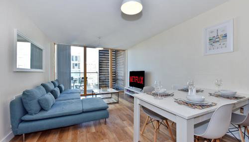 The Vizion serviced apartments from Pincott Properties - free parking, private balcony, and WiFi - Foto 3