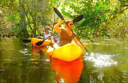 Upcycled Shipping Containers Transformed into a Glamping Home for a Unique Florida Vacation - Foto 38