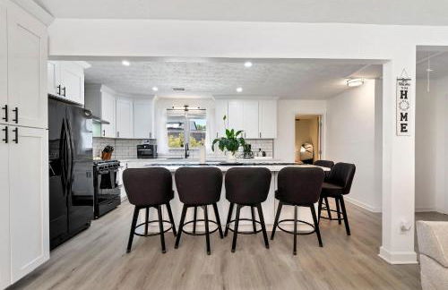 Spacious 5BR Family Retreat Near Mall of GA Sleeps 13 - Foto 38