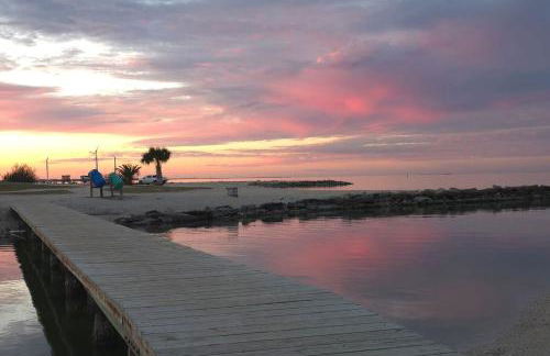 Waterfront Escape - Margie 1974 Silver Streak - Foto 25