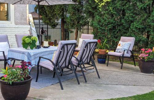 Charming MPLS Home with Patio - Walk to Uptown! - Foto 34