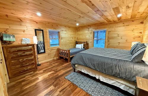 2S New log cabin in Bethlehem - privacy, firepit, great location! - Photo 24