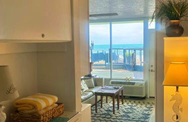 Ocean Breeze - Ocean Front at Symphony Beach Club! - Photo 2
