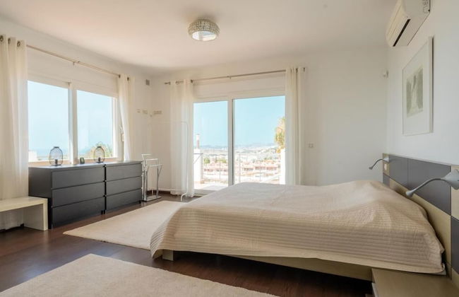 Spacious 3BR Villa with pool and views - Foto 34