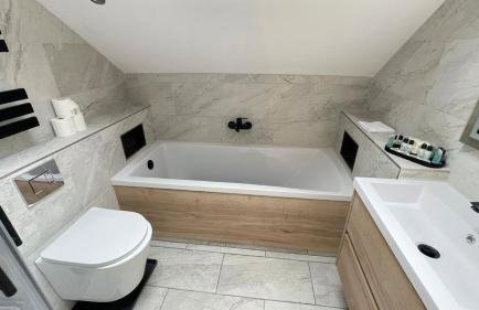 Durham City Centre Hideaway - Terrace with View & Parking - Photo 9