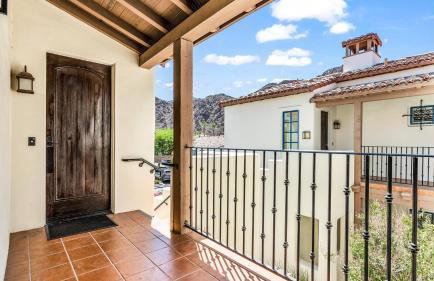 LV204 Airy Upstairs 2 Bedroom w Private Balcony - Foto 3