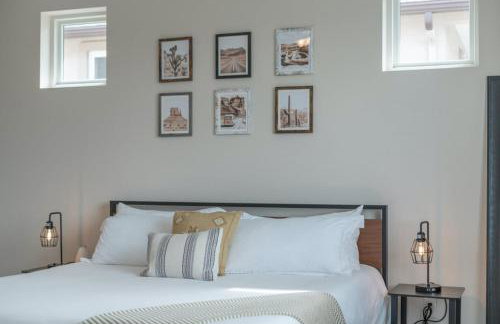 Stunning Views + Hot Tub + Location! 3 bed/3 bath - Foto 19