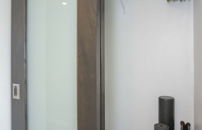 Sleek Furnished Modern Downtown Condo - Foto 36