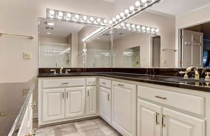 Lakefront Home Private Dock, Tiki Bar, Firepit Shore to Please by Avantstay - Foto 83