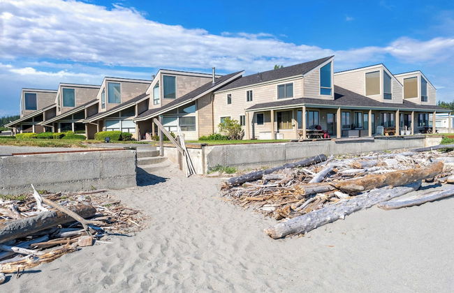 Beachcomber's Bliss by Avantstay Steps to the Beach Ocean Views - Photo 3