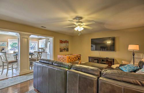 Luxe Lakefront Apartment w/ Shared Pool & Dock! - Foto 3