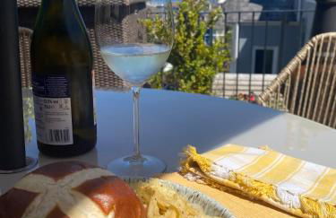 Little Trevio - seaside haven with parking and sea views - Photo 28