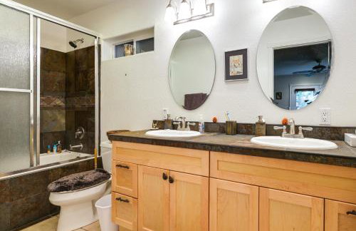 Cozy Mi-Wuk Village Cabin with Deck! - Foto 13