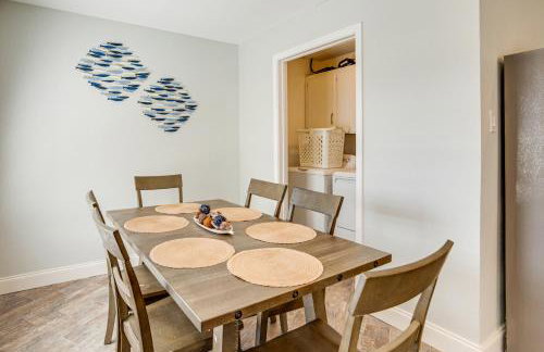 Lakeside Retreat Large Spacious Home with Game Room - Photo 9