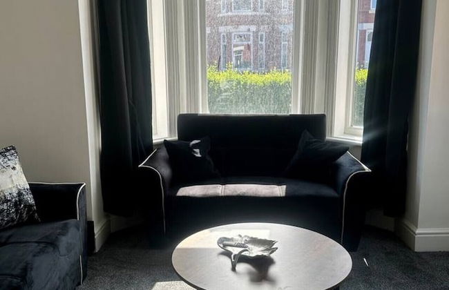 Large Five Bedroom Home with parking - Foto 27