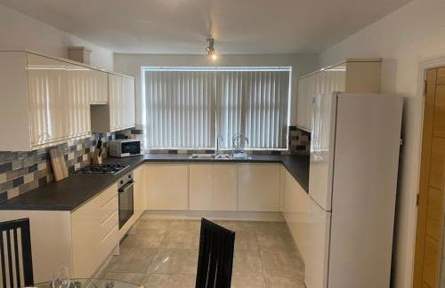 Spacious Apartment, steps away from Heaton Park - Foto 12