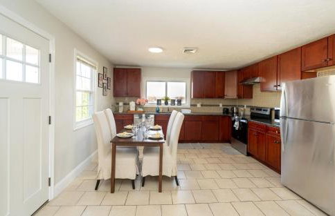 12BCozy 3BR Apartment with Koi Pond in Worcester - Foto 51