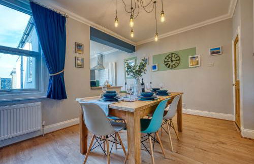 2-Bedroom Modern, Stunning & Stylish Contractor House, Sleeps 4, Prime Portsmouth Location with Free Parking Permit - by Blue Puffin Stays - Foto 20