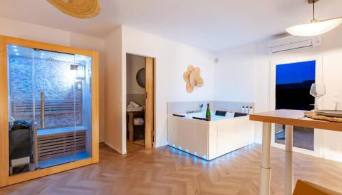 Suite Bali de 45m2 - Idéal couple - Chambre séparée - Jacuzzi baignoire balnéo - Sauna - Clim réversible - Netflix - Piscine accès partagé avec la petite copro - Bouteille de champagne offerte dès 2 nuits - Foto 5