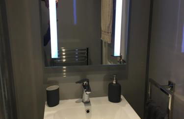 Holyrood Park Apartment - Photo 25