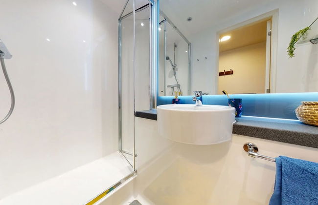 For Student Only Canvas Glasgow - Photo 25