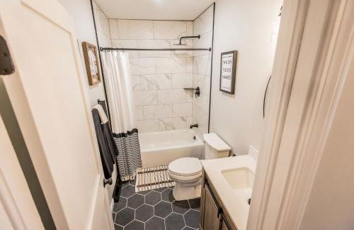 Lakeside Vineyard Farmhouse - Foto 25