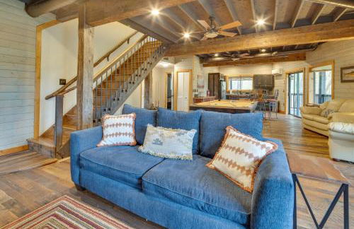 5 Mi to Ski Sapphire Valley Cozy Retreat with Decks - Foto 24