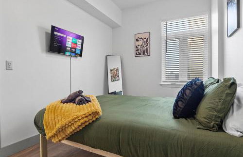 Midnight Marvel - Amazing City Views, Free Parking - Foto 37