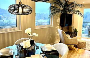 Exclusive Marina View Apartment Free Parking - Photo 9