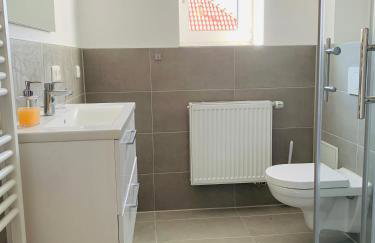 FEDDERSEN LIVING Kernsanierte Ferienwohnungen - Gemütlich - Netflix - Voll ausgestattet - zentral - Foto 11