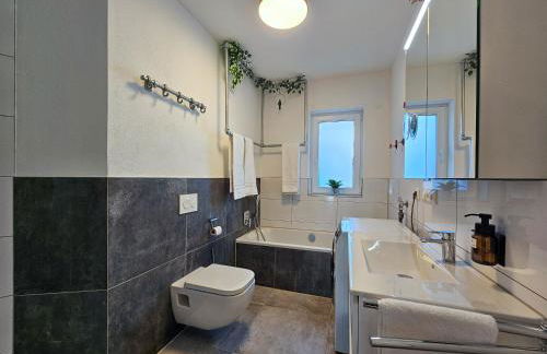 BETTER l industriaI apartment l Heimkino - Foto 35