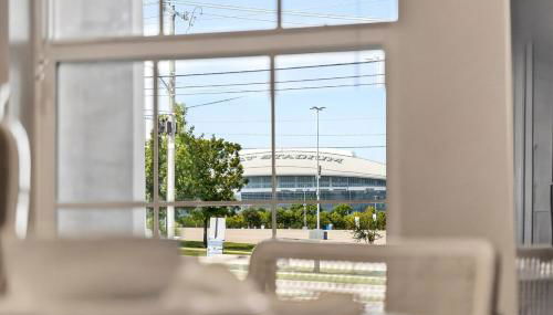 Walk to AT&T Stadium - Modern 2BR With Backyard - Foto 5