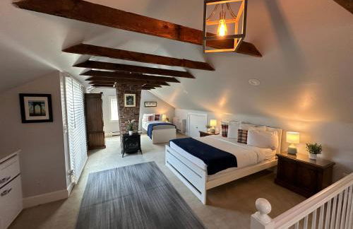 Charming Victorian Home Downtown Newport - Photo 8