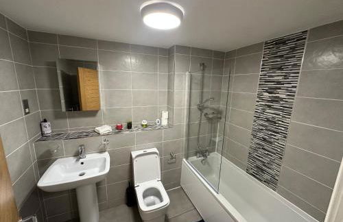 2 Beds Mint drive With Secure car Or Van Park w WiFi-Netflix No Deposit Required - Foto 26