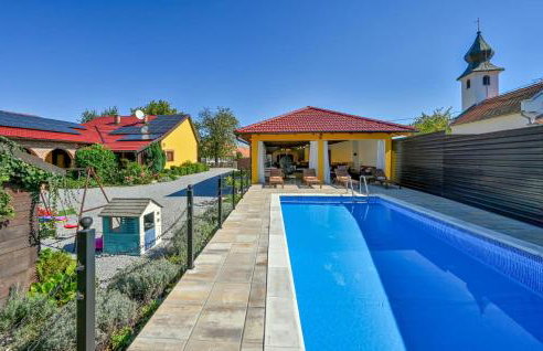 2 Bedroom Cozy Home In Gornja Ploscica - Foto 9