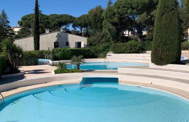 2 pièces, moderne et lumineux avec piscine en résidence privée - Photo 4